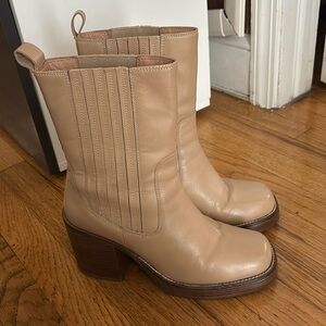 Seychelles Sweet Escape Chelsea style boot